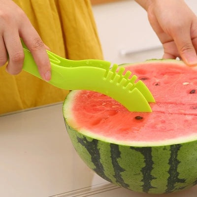 Fruit cutting watermelon cutter