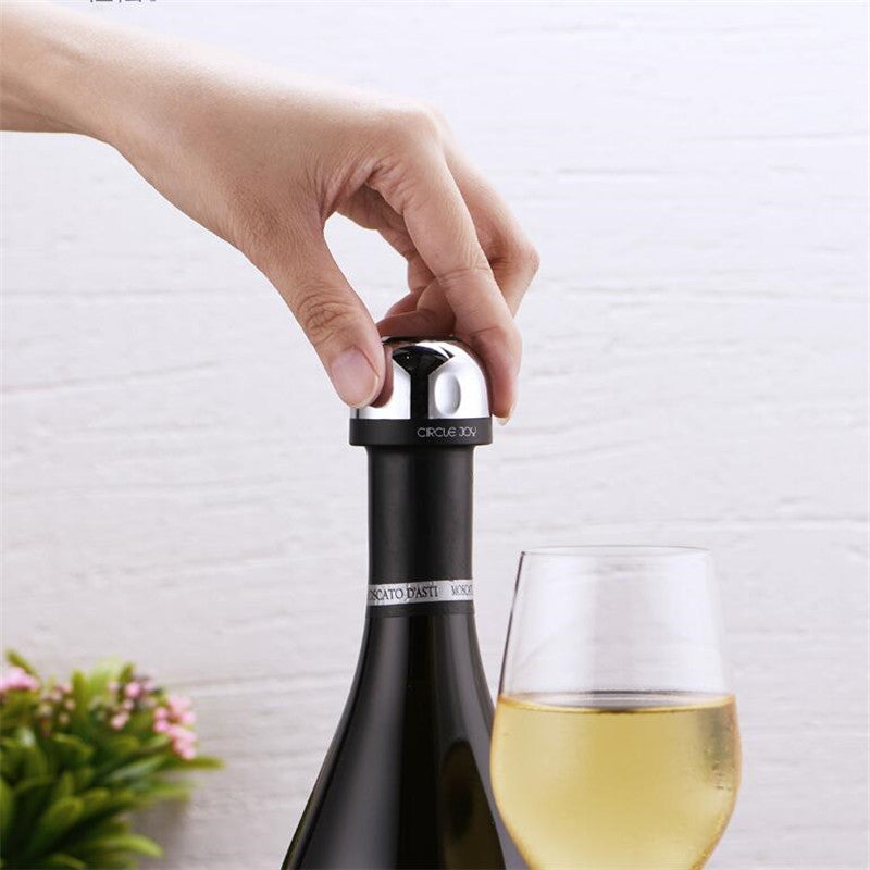 Mini champagne stopper for sparkling wine