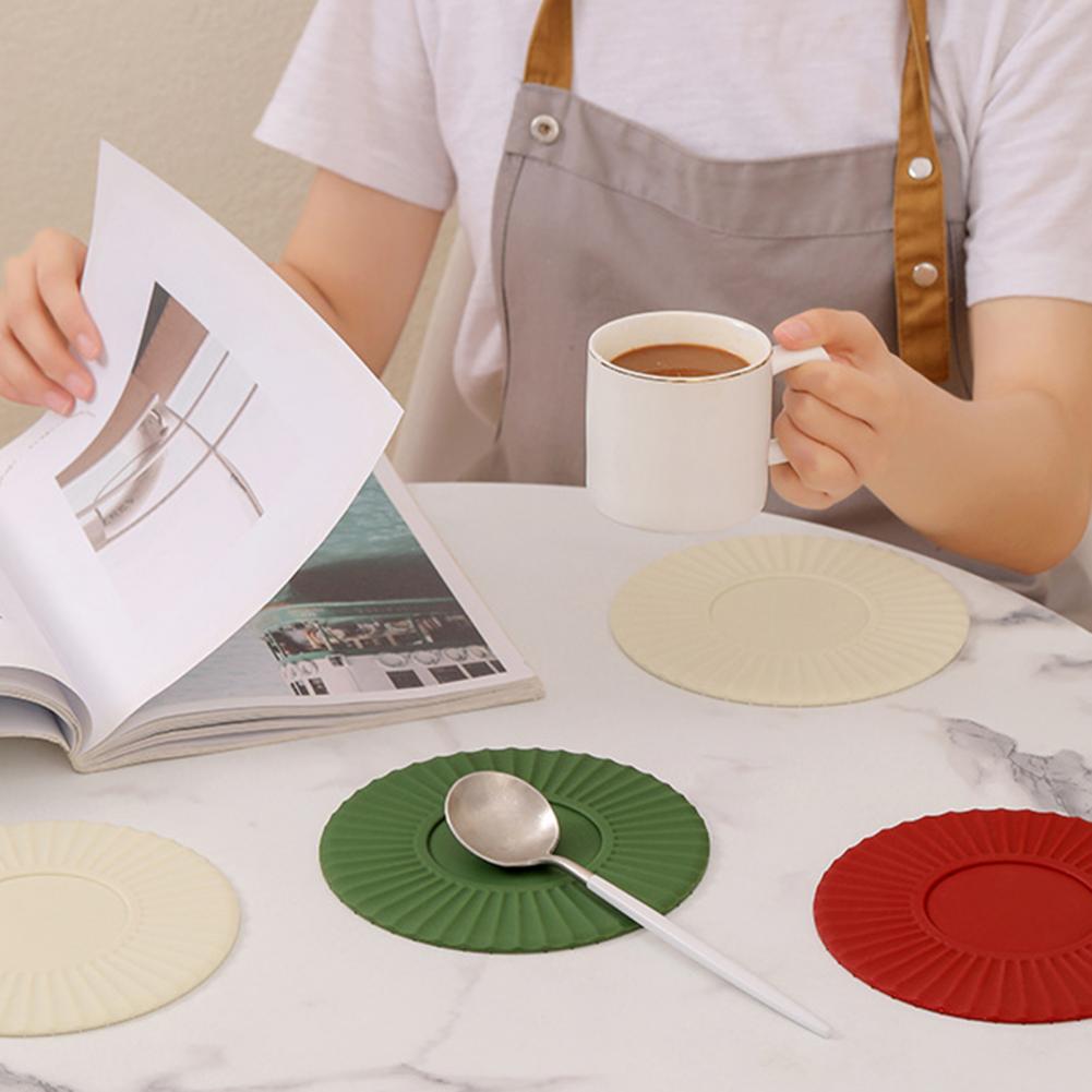 Non-slip Silicone Dining Table Placemat Kitchen Accessories
