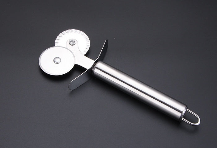 Stainless steel pizza cutter