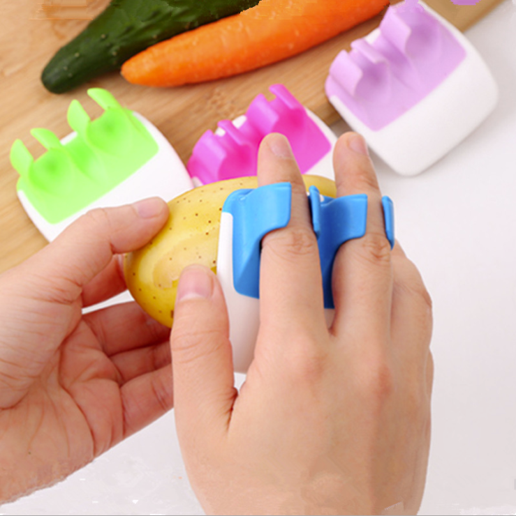 Creative finger fruit peeler