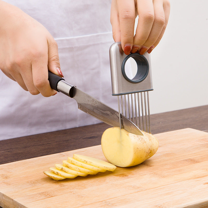 Vegetable cutting tool