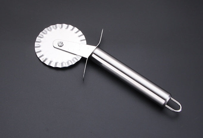 Stainless steel pizza cutter