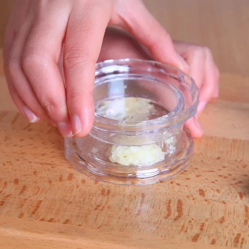 New Kitchen Multifunctional Garlic Crusher Manual Garlic Press Roll Crusher Chopper