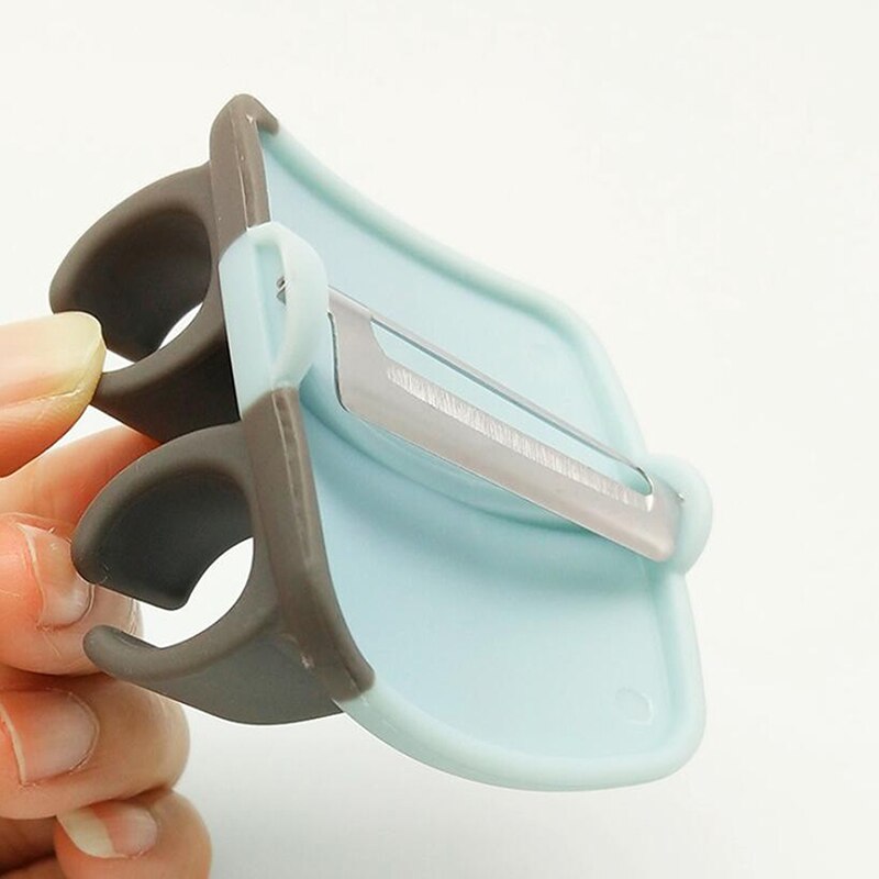 Kitchen Finger Held Palm Peeler